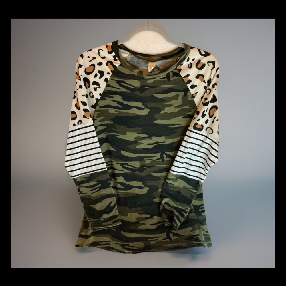 Women’s Sunshine & Rodeo Trendy Edgy Punk Street wear Camo & Leopard Top Sz Sm
